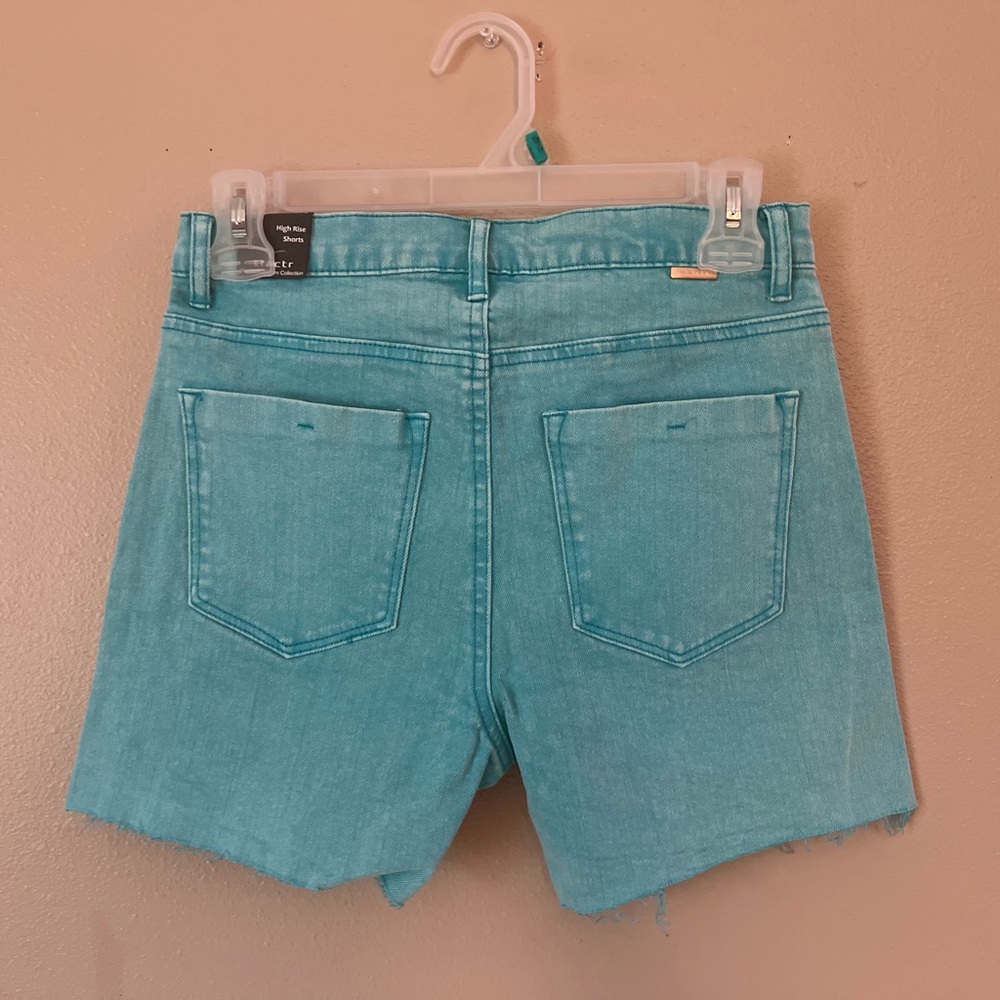Tractr Blue Jean Shorts with Raw Hem and Side Slits - Picture 2 of 4